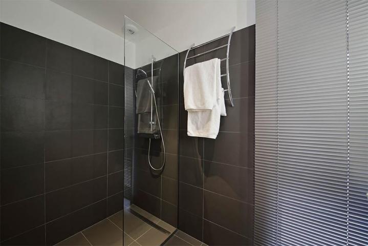 Fabrication et pose de tous types de parois de douche